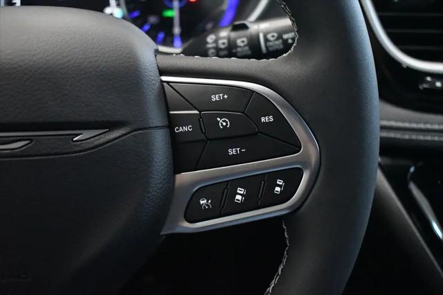 2027 Chrysler Pacifica Select