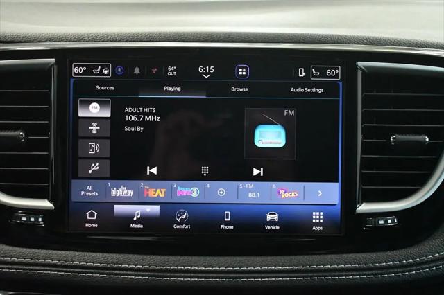 2027 Chrysler Pacifica Select