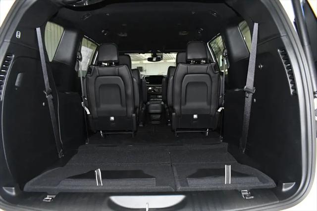 2027 Chrysler Pacifica Select