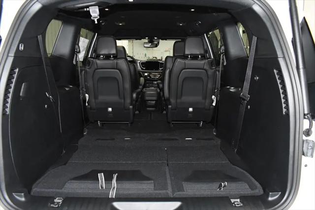 2027 Chrysler Pacifica Select