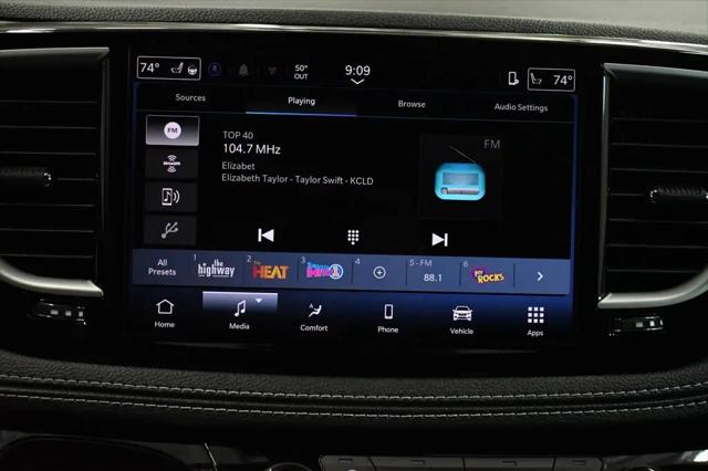 2027 Chrysler Pacifica Select