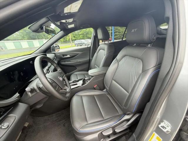 2025 Buick NV Sport Touring FWD