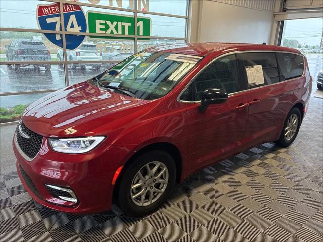 2025 Chrysler Pacifica Select