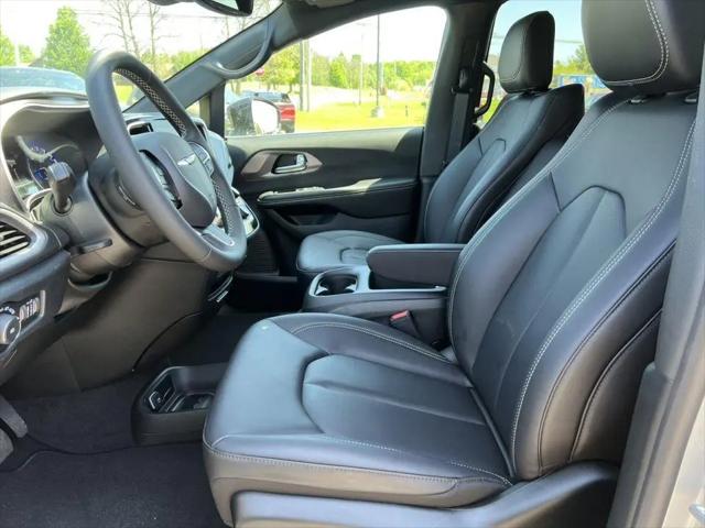 2026 Chrysler Pacifica Select AWD