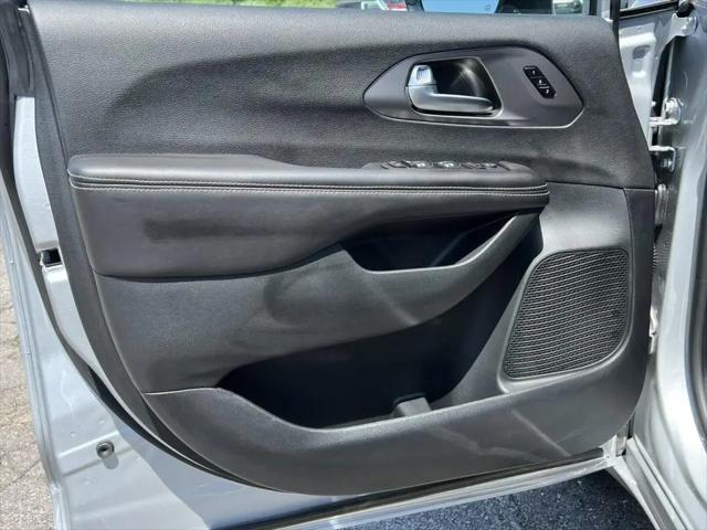 2026 Chrysler Pacifica Select AWD