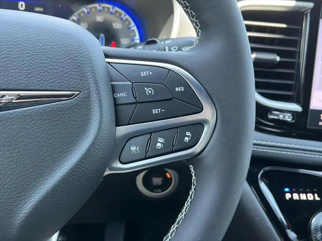 2026 Chrysler Pacifica Select AWD