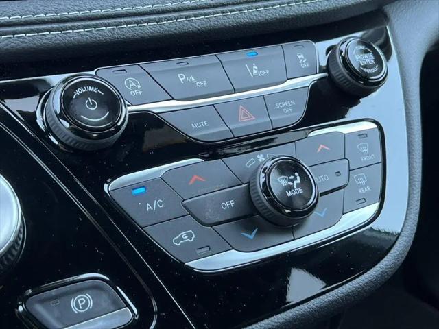2026 Chrysler Pacifica Select AWD