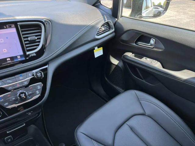 2026 Chrysler Pacifica Select AWD