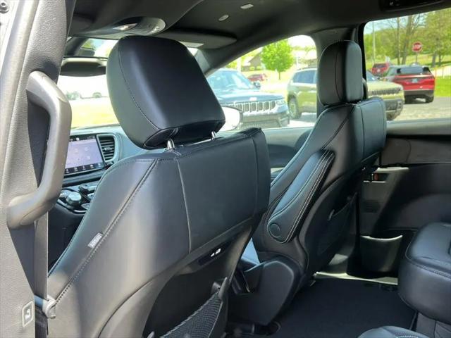 2026 Chrysler Pacifica Select AWD