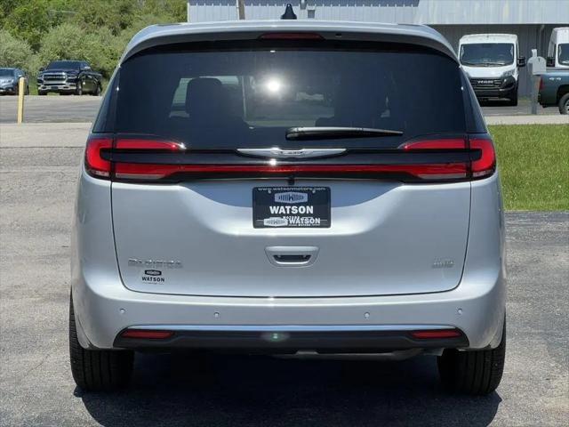 2026 Chrysler Pacifica Select AWD