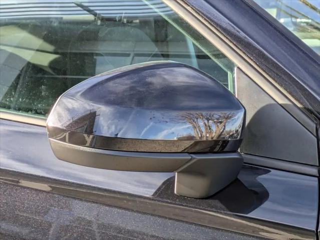 2026 Volkswagen Taos SE Black