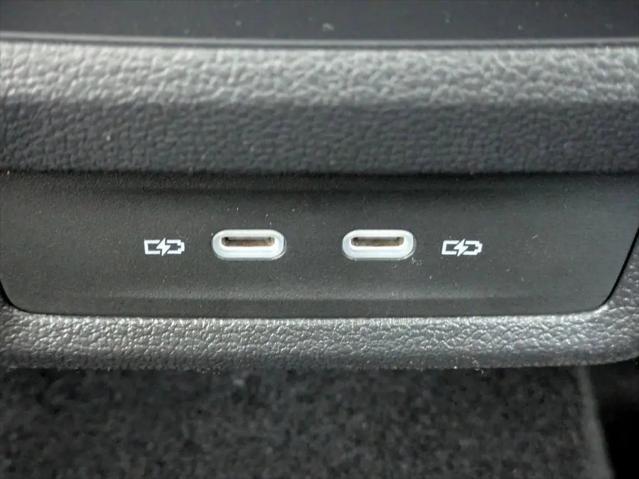 2026 Volkswagen Taos SE Black