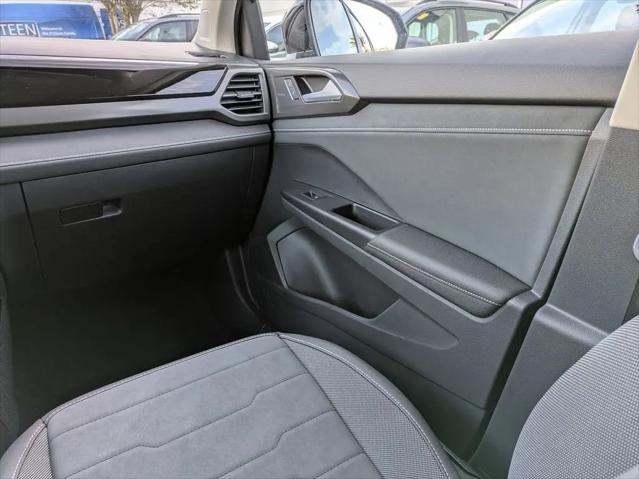 2026 Volkswagen Taos SE Black