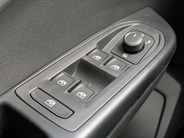 2026 Volkswagen Taos SE Black