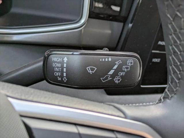 2026 Volkswagen Taos SE Black