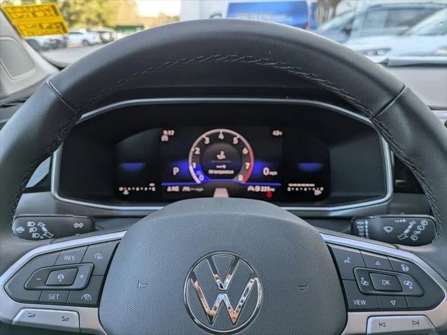 2026 Volkswagen Taos SE Black