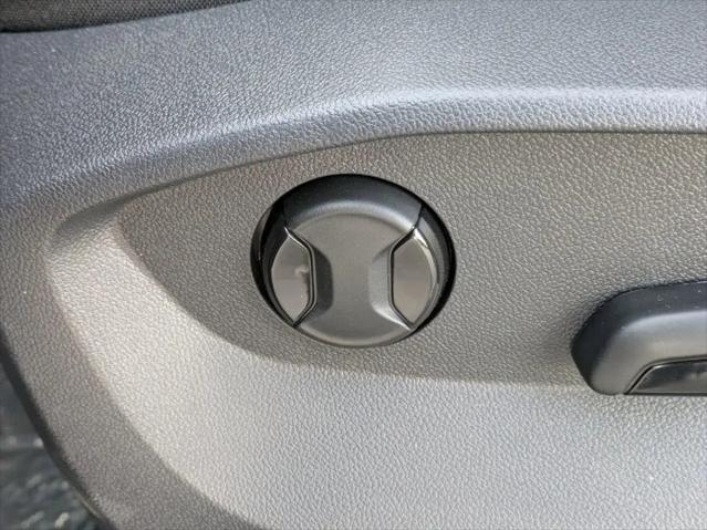 2026 Volkswagen Taos SE Black