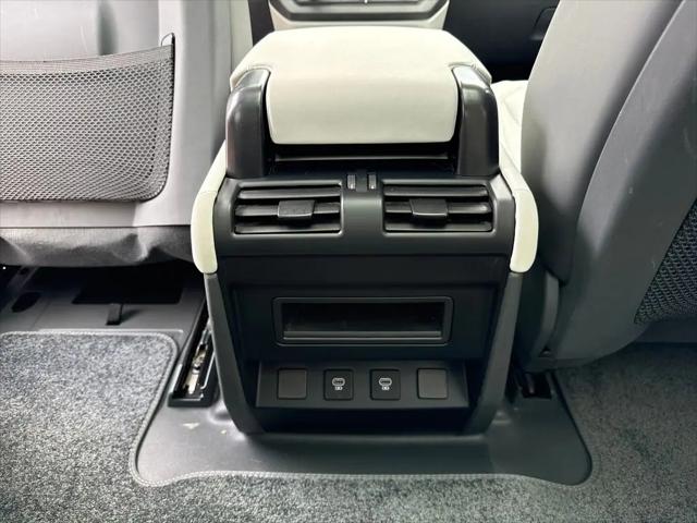 2025 Land Rover Defender 90 P400 X-Dynamic SE