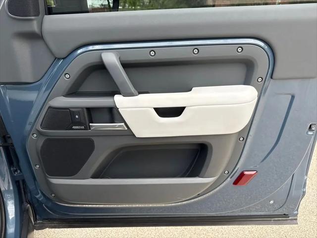 2025 Land Rover Defender 90 P400 X-Dynamic SE