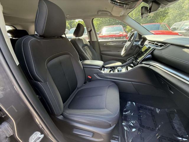 2022 Jeep Grand Cherokee Laredo 4x4