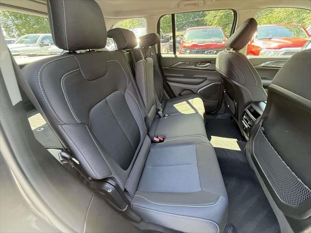 2022 Jeep Grand Cherokee Laredo 4x4