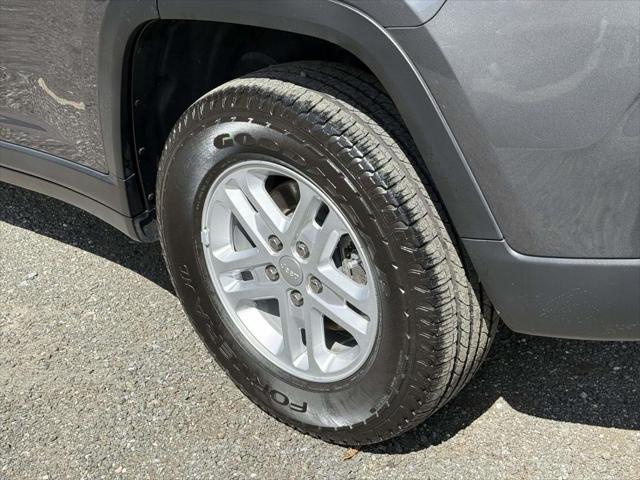 2022 Jeep Grand Cherokee Laredo 4x4