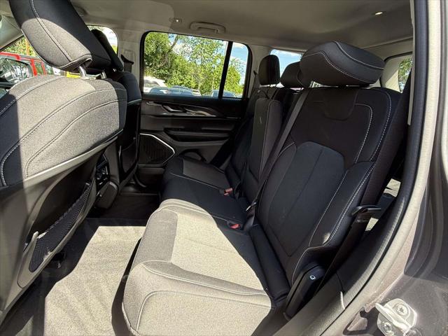 2022 Jeep Grand Cherokee Laredo 4x4