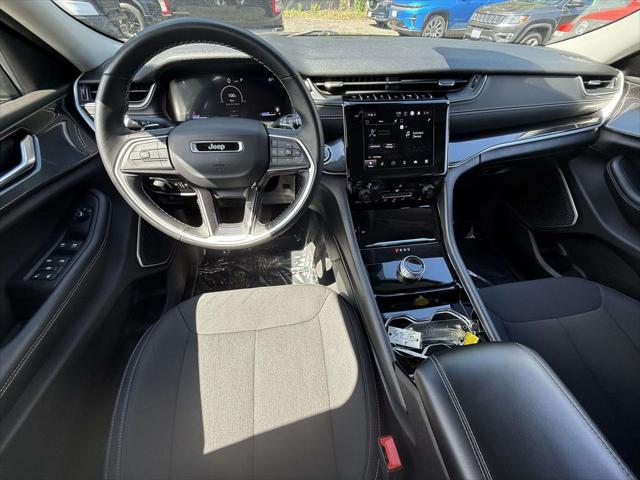 2022 Jeep Grand Cherokee Laredo 4x4