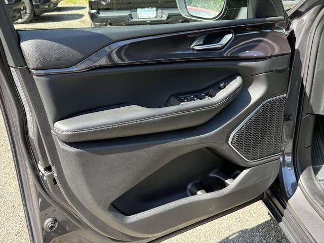 2022 Jeep Grand Cherokee Laredo 4x4