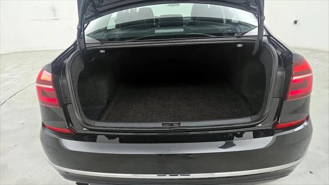 2019 Volkswagen Passat 2.0T Wolfsburg Edition