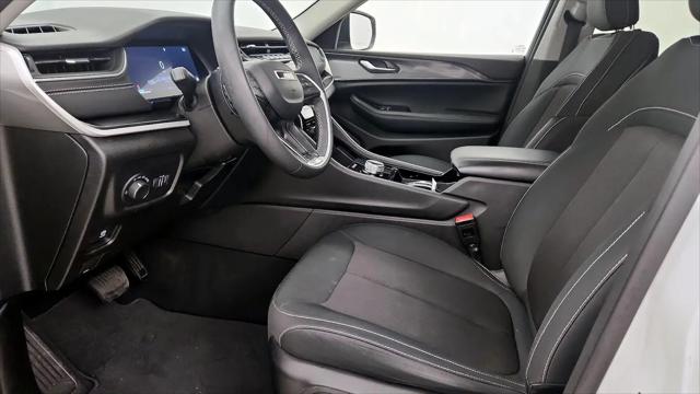 2023 Jeep Grand Cherokee Laredo 4x4