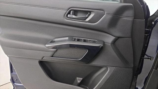 2025 Nissan Pathfinder SV FWD
