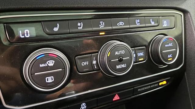 2022 Volkswagen Atlas Cross Sport 3.6L V6 SEL Premium R-Line