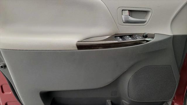 2017 Toyota Sienna XLE 8 Passenger