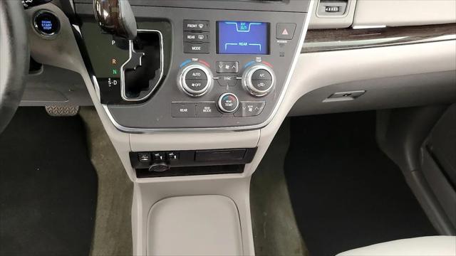 2017 Toyota Sienna XLE 8 Passenger