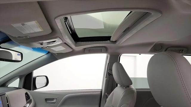 2017 Toyota Sienna XLE 8 Passenger