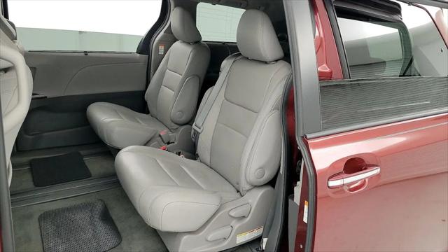2017 Toyota Sienna XLE 8 Passenger