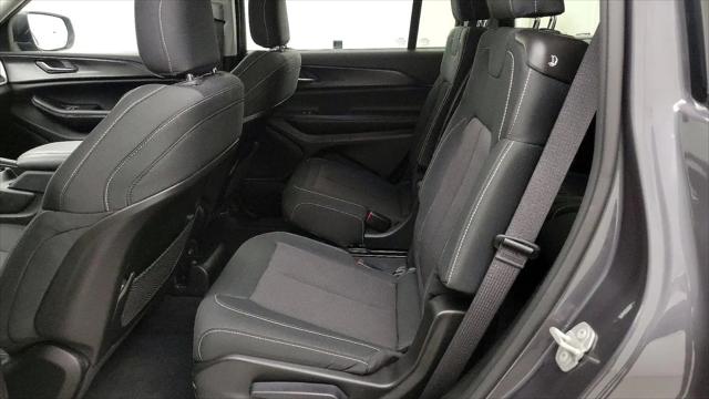 2023 Jeep Grand Cherokee L Laredo X 4x2