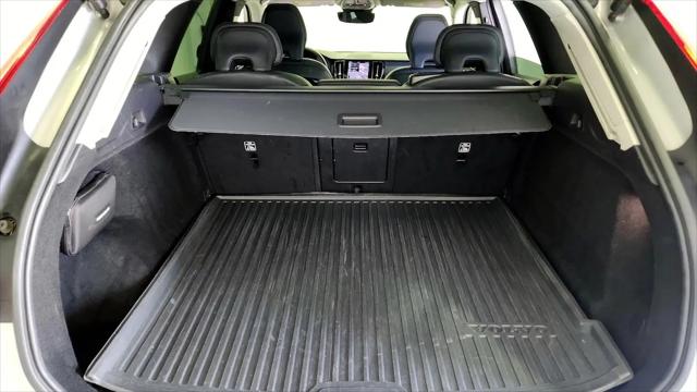 2023 Volvo XC60 B5 Plus Dark Theme