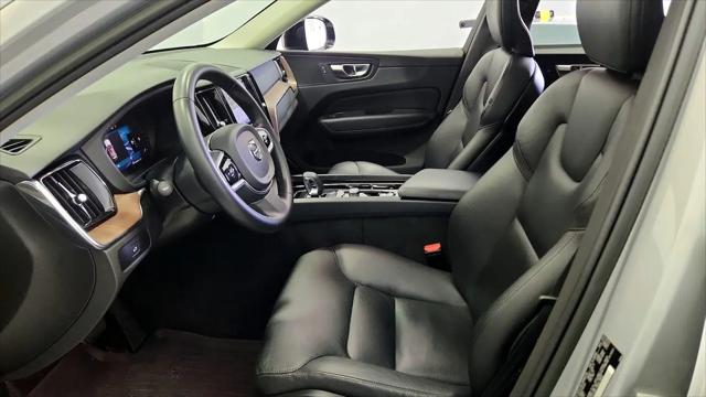 2023 Volvo XC60 B5 Plus Dark Theme