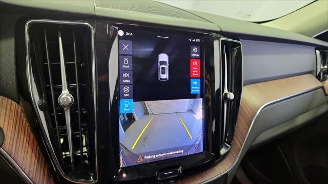 2023 Volvo XC60 B5 Plus Dark Theme