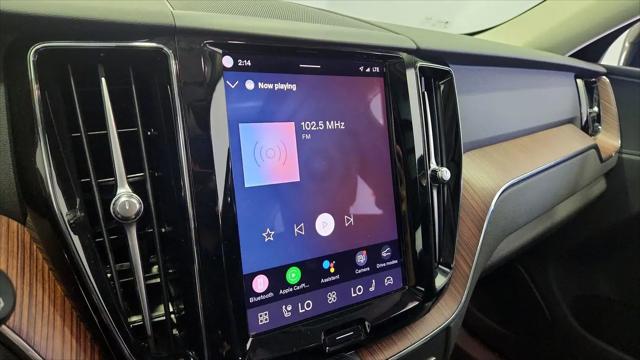 2023 Volvo XC60 B5 Plus Dark Theme