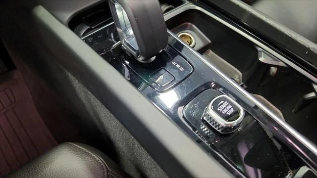 2023 Volvo XC60 B5 Plus Dark Theme