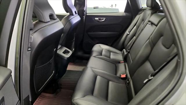 2023 Volvo XC60 B5 Plus Dark Theme