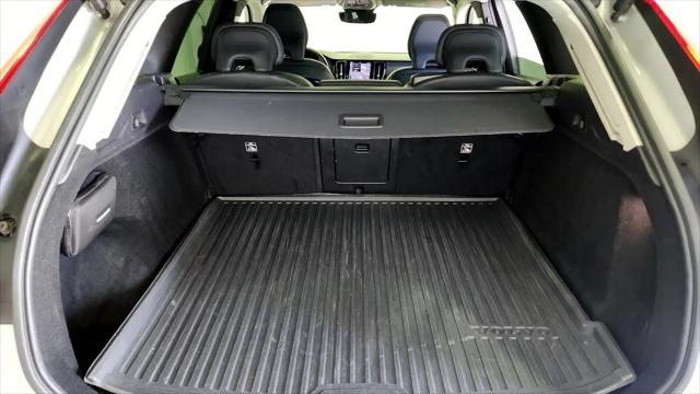 2023 Volvo XC60 B5 Plus Dark Theme