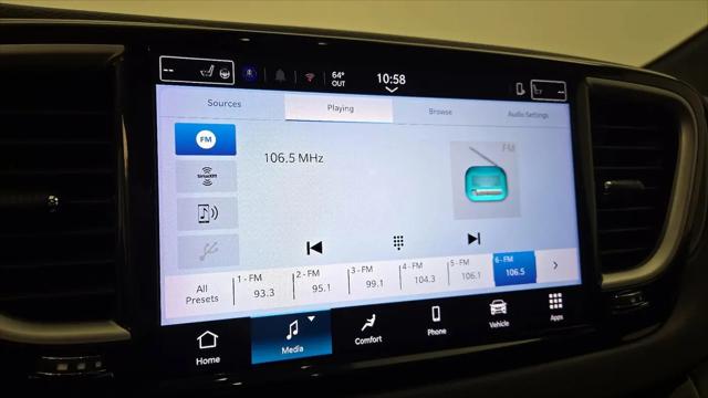 2025 Chrysler Pacifica Select