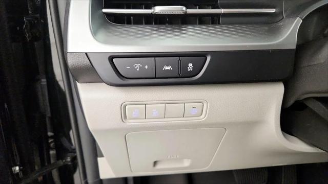 2023 Kia Carnival MPV LX Seat Package
