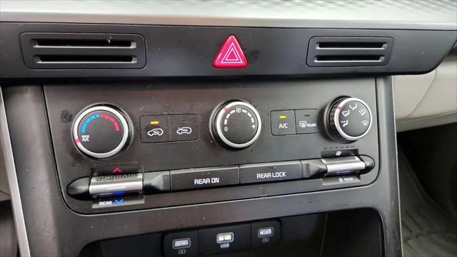 2023 Kia Carnival MPV LX Seat Package