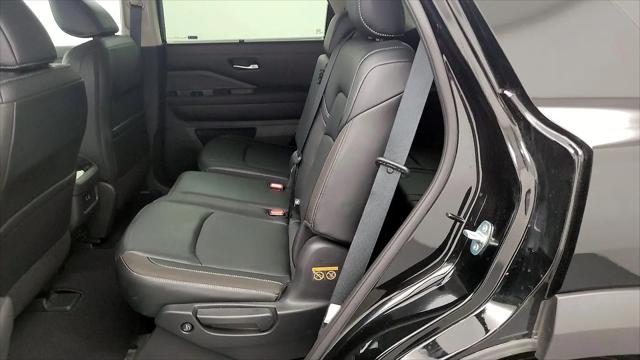 2023 Nissan Pathfinder SL 4WD