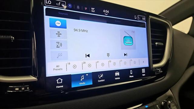 2025 Chrysler Pacifica Select